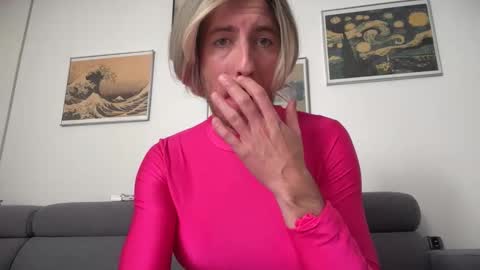 TaleOfLaura online show from 10/19/25, 06:47