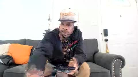 Snapshot of mromg007 chatting on 05/13/26, 01:52 mromg007 online show from 05/13/26, 01:52