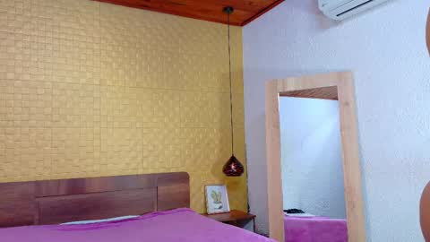 Snapshot of mrs_buttocks chatting on 03/05/25, 01:50 mrs_buttocks online show from 03/05/25, 01:50