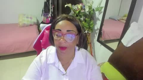Snapshot of mrs_mommy chatting on 01/06/25, 06:52 mrs_mommy online show from 01/06/25, 06:52