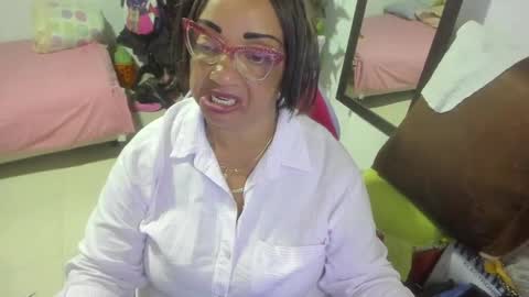 Snapshot of mrs_mommy chatting on 01/06/25, 09:54 mrs_mommy online show from 01/06/25, 09:54