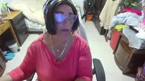 Snapshot of mrs_mommy chatting on 02/15/25, 06:55 mrs_mommy online show from 02/15/25, 06:55