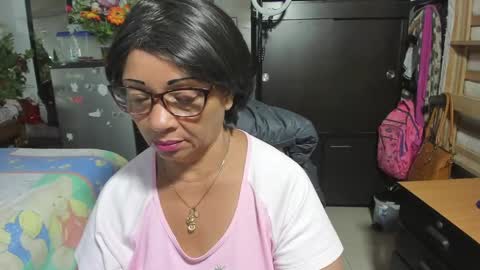 Snapshot of mrs_mommy chatting on 10/23/25, 02:49 mrs_mommy online show from 10/23/25, 02:49
