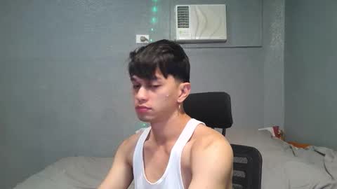 Snapshot of mrshawn95 chatting on 10/03/25, 03:53 shawn online show from 10/03/25, 03:53