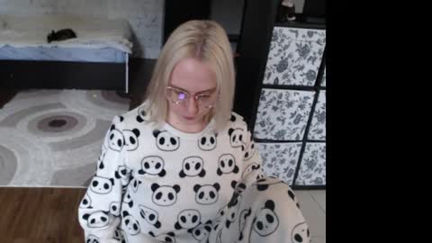 Snapshot of mrsluck chatting on 04/26/26, 08:23 Sasha online show from 04/26/26, 08:23