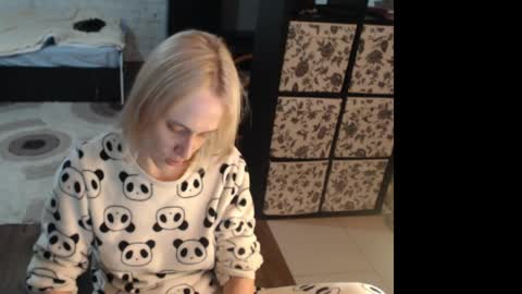 Snapshot of mrsluck chatting on 04/26/26, 08:28 Sasha online show from 04/26/26, 08:28
