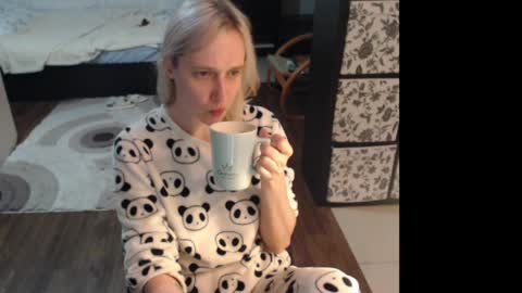 Snapshot of mrsluck chatting on 06/03/26, 01:52 Sasha online show from 06/03/26, 01:52