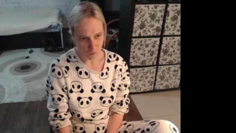 Snapshot of mrsluck chatting on 06/08/26, 02:12 Sasha online show from 06/08/26, 02:12