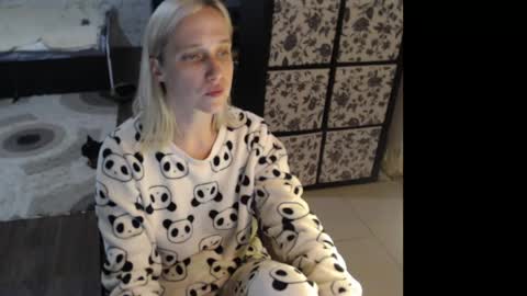 Snapshot of mrsluck chatting on 06/08/26, 04:07 Sasha online show from 06/08/26, 04:07