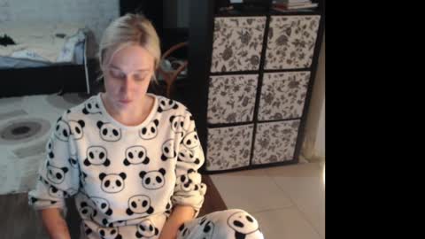 Snapshot of mrsluck chatting on 06/09/26, 10:27 Sasha online show from 06/09/26, 10:27