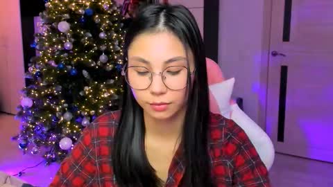 ms_emily_ online show from 12/21/25, 08:49