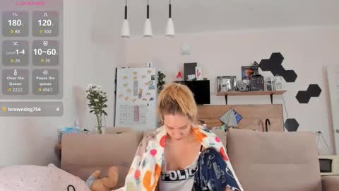 Ms ForYOU online show from 10/11/25, 02:44