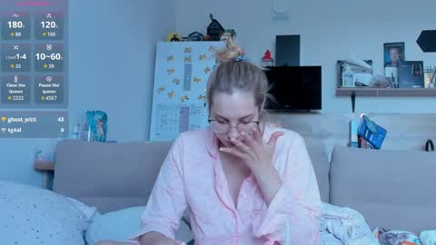 Snapshot of ms_foryou chatting on 05/10/26, 04:17 Ms ForYOU online show from 05/10/26, 04:17