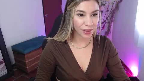 Snapshot of ms_sofiax chatting on 12/15/25, 04:11 Sofia online show from 12/15/25, 04:11