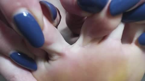 Liza  online show from 11/28/25, 05:26