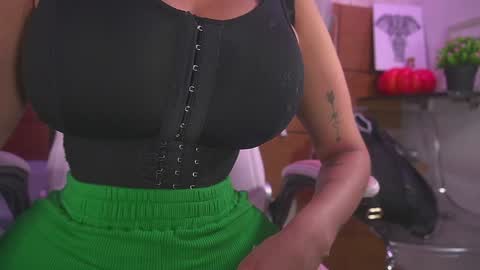 Snapshot of mssburbuja chatting on 01/21/25, 03:04 Manuela online show from 01/21/25, 03:04