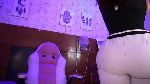 Snapshot of mssburbuja chatting on 01/28/25, 03:15 Manuela online show from 01/28/25, 03:15