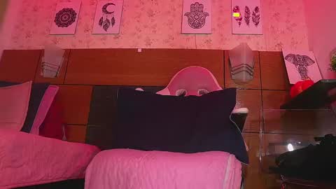 Snapshot of mssburbuja chatting on 02/11/25, 06:08 Manuela online show from 02/11/25, 06:08