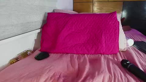 Snapshot of mssburbuja chatting on 02/17/25, 09:13 Manuela online show from 02/17/25, 09:13