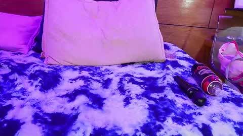 Snapshot of mssburbuja chatting on 02/21/25, 06:18 Manuela online show from 02/21/25, 06:18