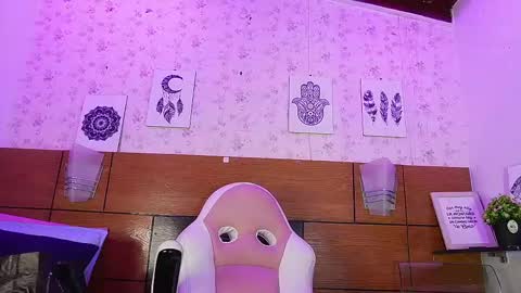 Snapshot of mssburbuja chatting on 03/07/25, 03:19 Manuela online show from 03/07/25, 03:19