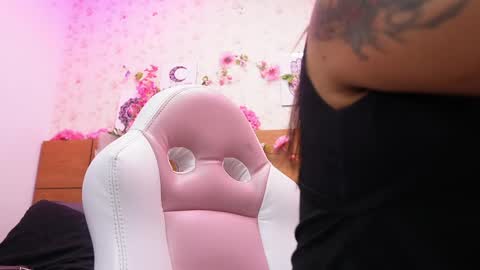 Snapshot of mssburbuja chatting on 09/09/25, 03:06 Manuela online show from 09/09/25, 03:06