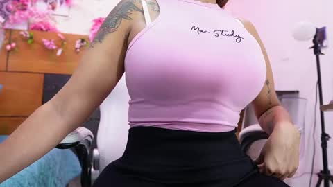 Snapshot of mssburbuja chatting on 09/16/25, 03:07 Manuela online show from 09/16/25, 03:07