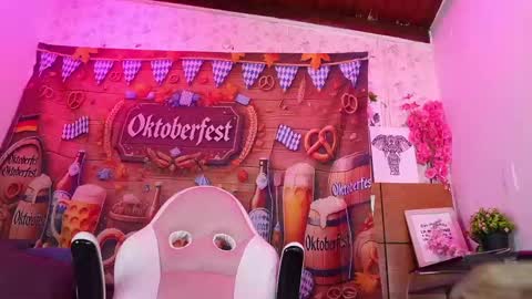 Snapshot of mssburbuja chatting on 09/23/25, 03:09 Manuela online show from 09/23/25, 03:09