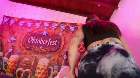 Snapshot of mssburbuja chatting on 09/25/25, 03:21 Manuela online show from 09/25/25, 03:21