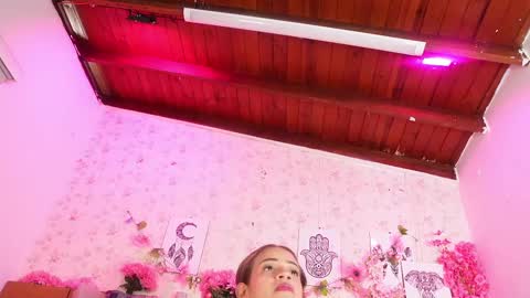 Snapshot of mssburbuja chatting on 10/07/25, 03:14 Manuela online show from 10/07/25, 03:14