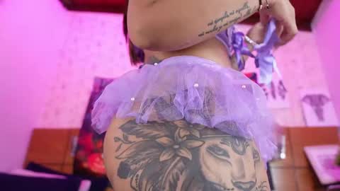 Snapshot of mssburbuja chatting on 10/10/25, 03:27 Manuela online show from 10/10/25, 03:27