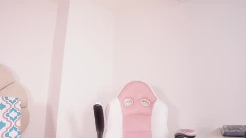 Snapshot of mssburbuja chatting on 10/28/25, 03:10 Manuela online show from 10/28/25, 03:10