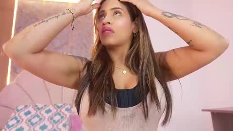 Snapshot of mssburbuja chatting on 11/05/25, 03:06 Manuela online show from 11/05/25, 03:06