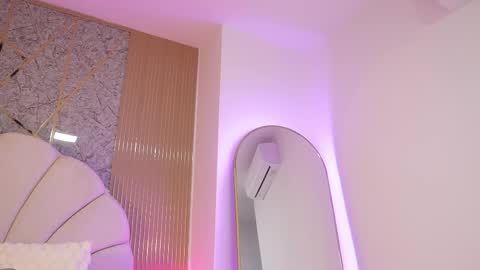 Snapshot of mssburbuja chatting on 11/14/25, 03:16 Manuela online show from 11/14/25, 03:16