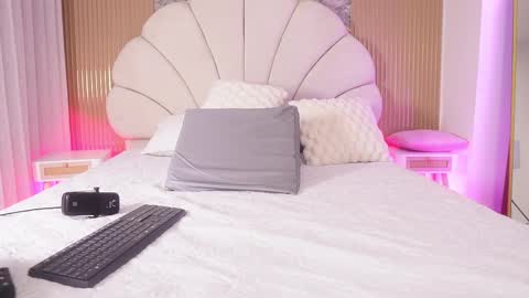 Snapshot of mssburbuja chatting on 11/20/25, 03:07 Manuela online show from 11/20/25, 03:07