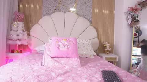 Snapshot of mssburbuja chatting on 11/21/25, 03:05 Manuela online show from 11/21/25, 03:05