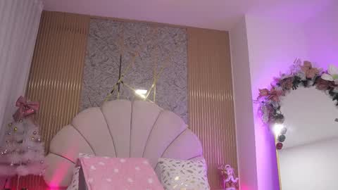 Snapshot of mssburbuja chatting on 11/25/25, 03:06 Manuela online show from 11/25/25, 03:06