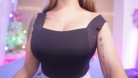 Snapshot of mssburbuja chatting on 12/22/25, 03:03 Manuela online show from 12/22/25, 03:03