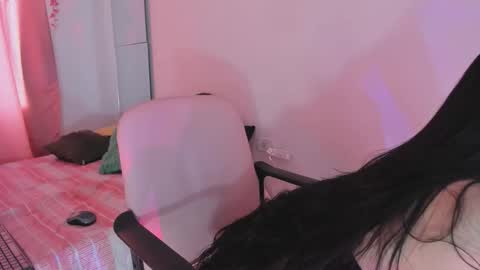 Snapshot of msschloee chatting on 10/26/25, 08:59 Chloe new account online show from 10/26/25, 08:59