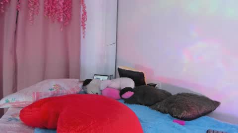 Snapshot of msschloee chatting on 11/14/25, 01:59 Chloe new account online show from 11/14/25, 01:59