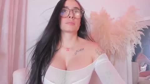 Snapshot of msschloee chatting on 06/17/26, 06:53 Chloe new account online show from 06/17/26, 06:53