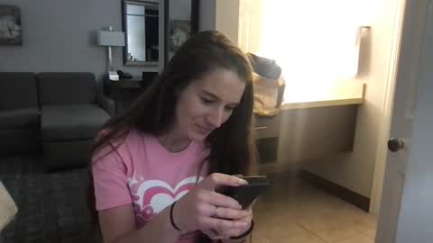 Snapshot of mswhoknows chatting on 04/27/26, 03:59 Tara Jane online show from 04/27/26, 03:59