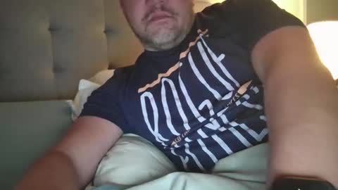 Snapshot of mtman5 chatting on 12/16/25, 01:21 mtman5 online show from 12/16/25, 01:21