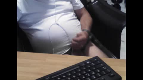 Snapshot of mtwpaul chatting on 10/11/25, 02:15 mtwpaul online show from 10/11/25, 02:15