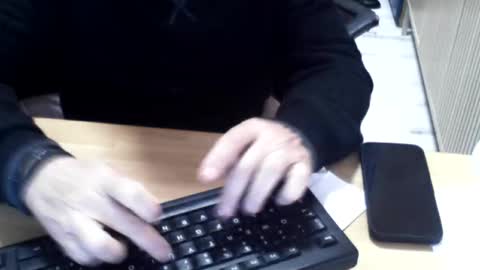 Snapshot of mtwpaul chatting on 11/11/25, 02:39 mtwpaul online show from 11/11/25, 02:39