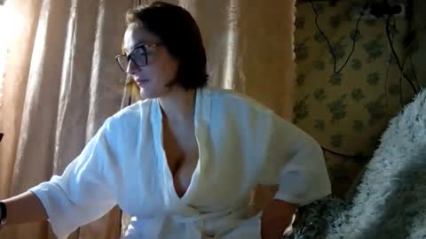 muchoiliness online show from 12/16/25, 09:20