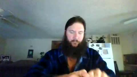 Snapshot of mudge chatting on 12/29/24, 01:28 Mudge online show from 12/29/24, 01:28