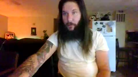 Snapshot of mudge chatting on 01/04/25, 05:37 Mudge online show from 01/04/25, 05:37