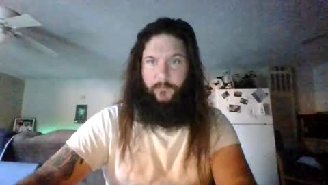 Snapshot of mudge chatting on 01/04/25, 10:02 Mudge online show from 01/04/25, 10:02