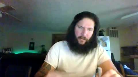 Snapshot of mudge chatting on 01/05/25, 10:50 Mudge online show from 01/05/25, 10:50